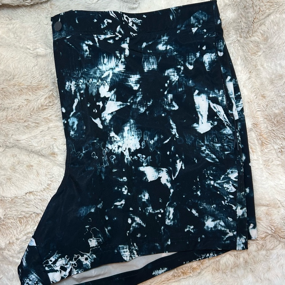Under Armour Men’s Bathing Suit. Snap & Zipper closure w/ Drawstring. NWT